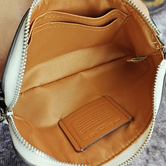 Coach Fashion Wallet - Picture 3 of 6